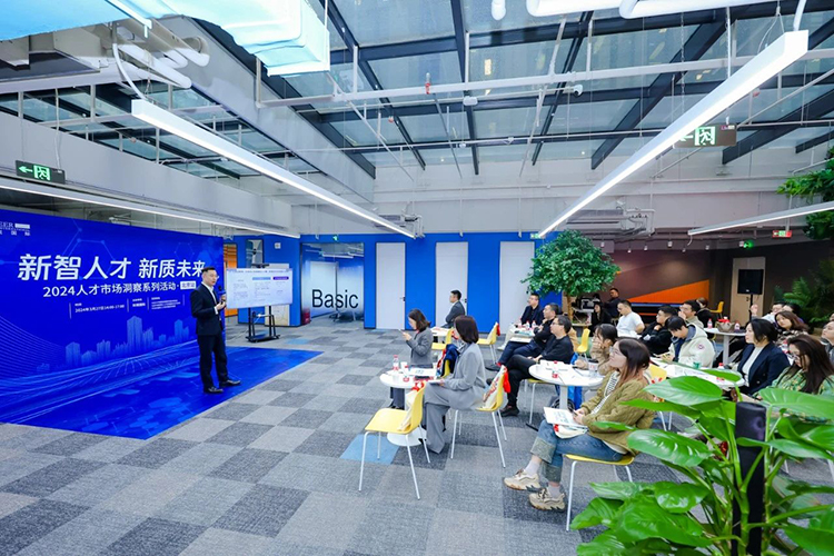 人力资源公司mansion88·明升官方网站华北区科技业务猎头掌管人王磊颁发演讲